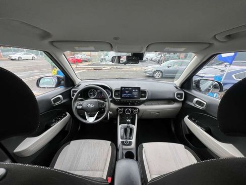 Used 2020 Hyundai Venue SEL image 31