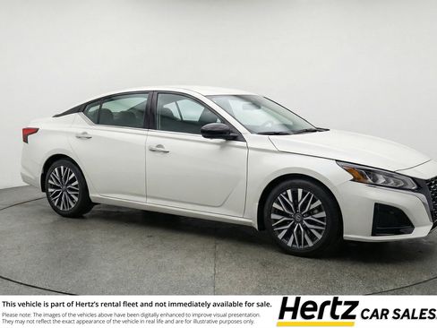 Used 2025 Nissan Altima 2.5 SV FWD image 1