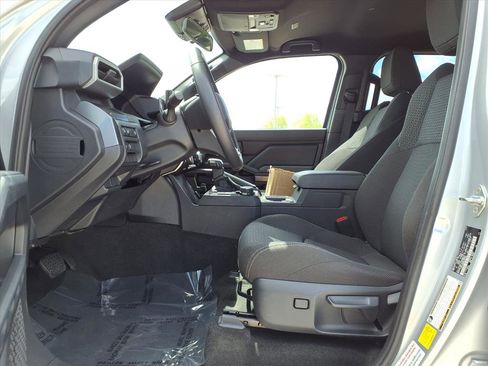 Used 2025 Toyota 4Runner SR5 AWD/4WD image 18