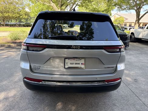 Used 2023 Jeep Grand Cherokee Laredo AWD/4WD image 6