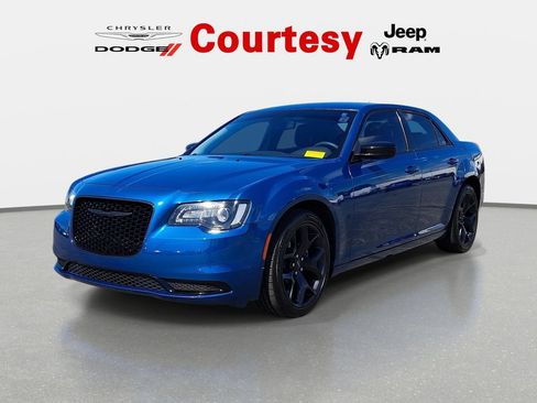 Certified 2023 Chrysler 300 Touring w/ Sport Appearance Package RWD image 8