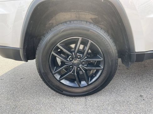 Used 2017 Jeep Grand Cherokee Limited AWD/4WD image 12