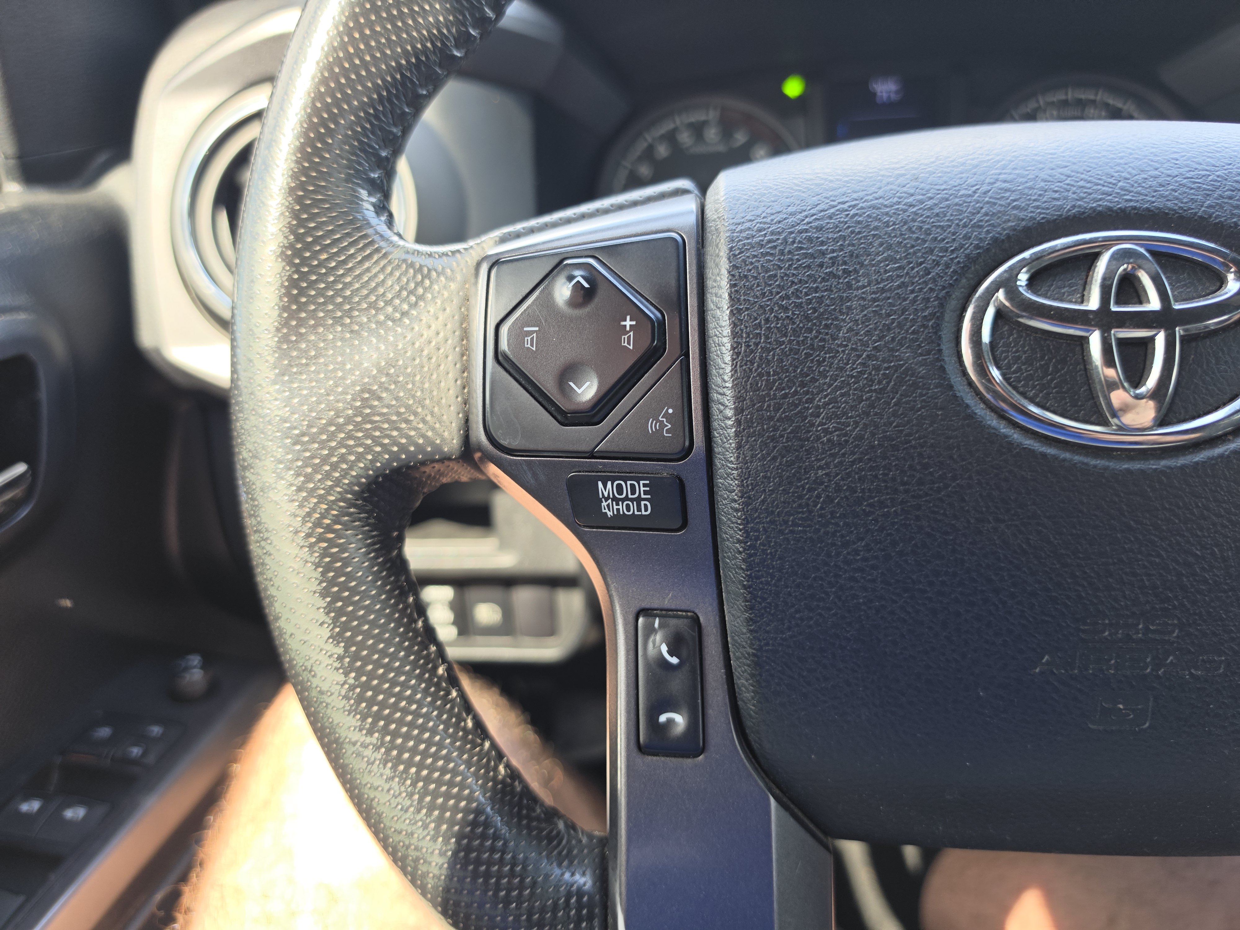 Used 2019 Toyota Tacoma TRD Sport w/ TRD Premium Sport Package AWD/4WD image 20