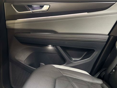 Certified 2025 Volkswagen Atlas Peak Edition SE image 15