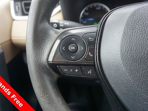 Used 2022 Toyota RAV4 LE AWD/4WD image 4