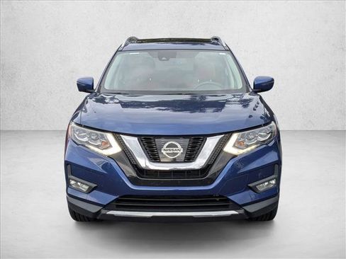 Used 2017 Nissan Rogue SL w/ SL Premium Package image 2