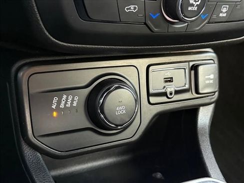 Used 2019 Jeep Renegade Limited w/ Quick Order Package 22P AWD/4WD image 17