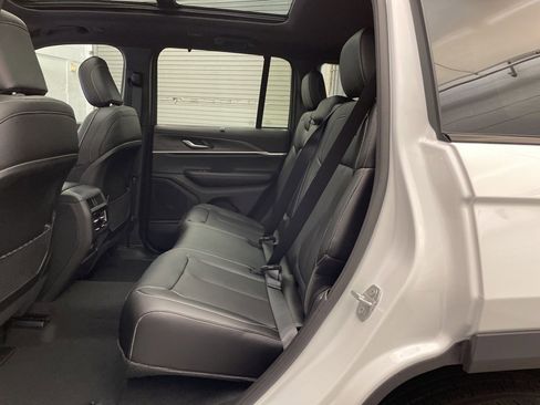 New 2025 Jeep Grand Cherokee Limited w/ Luxury Tech Group II image 20