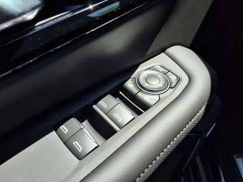 New 2025 Chevrolet Suburban Premier image 19