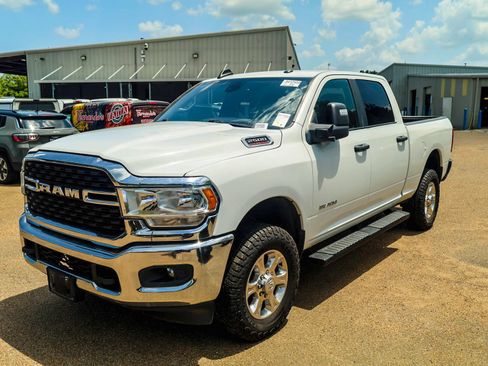 Used 2023 RAM 2500 Big Horn w/ Level 1 Equipment Group AWD/4WD image 2