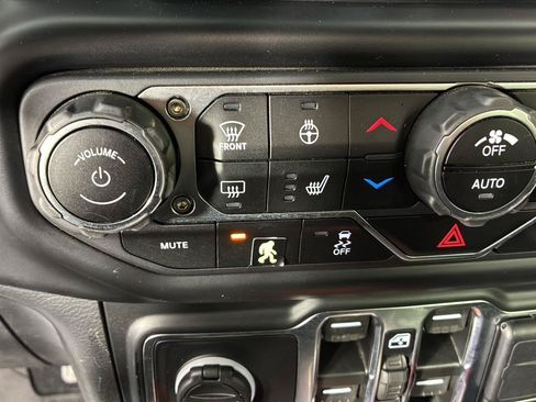 Used 2021 Jeep Wrangler Unlimited Rubicon AWD/4WD image 37
