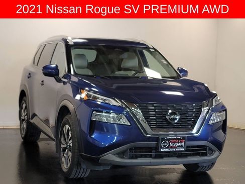 Used 2021 Nissan Rogue SV w/ Premium Package image 2