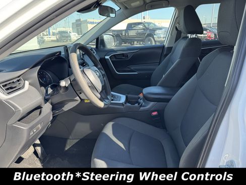 Used 2021 Toyota RAV4 LE image 3