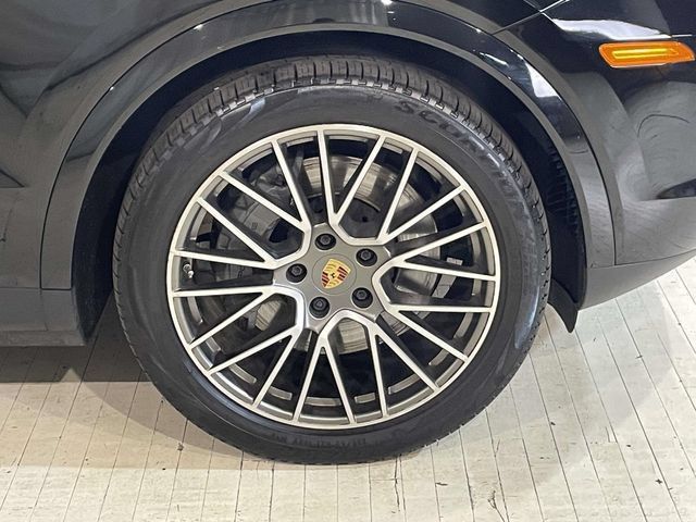 Used 2023 Porsche Cayenne S AWD/4WD image 14