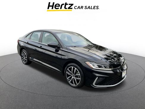 Used 2025 Volkswagen Jetta SE image 1