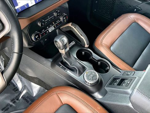 Used 2024 Ford Bronco Outer Banks image 15