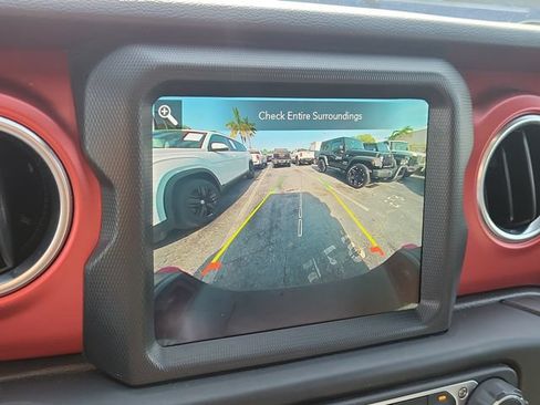 Used 2023 Jeep Gladiator Rubicon w/ Trailer Tow Package AWD/4WD image 25