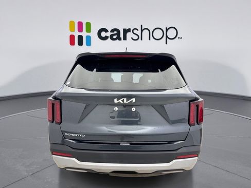 Used 2025 Kia Sorento LX FWD image 4