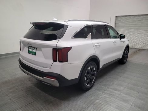Used 2024 Kia Sorento S w/ Panoramic Sunroof Package FWD image 9