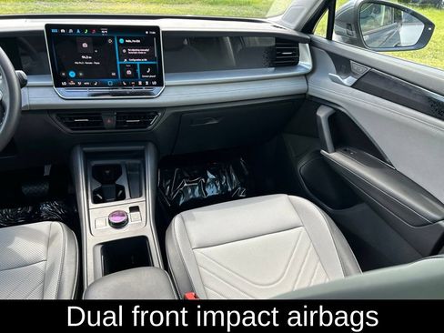 Certified 2025 Volkswagen Tiguan SE w/ Panoramic Sunroof Package AWD/4WD image 11