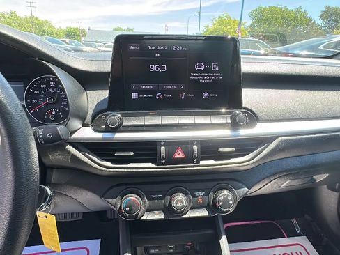 Used 2024 Kia Forte LXS FWD image 11