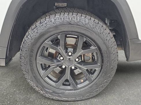 Used 2021 Jeep Grand Cherokee L Limited AWD/4WD image 31