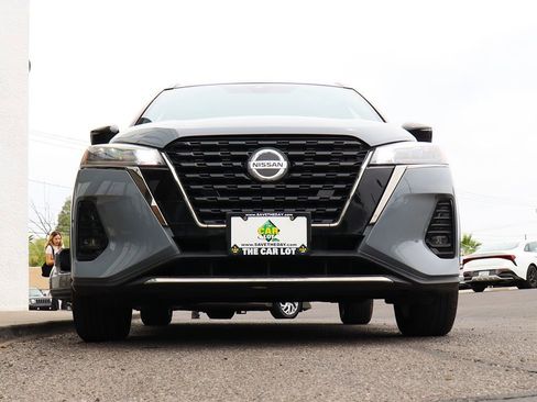 Used 2023 Nissan Kicks SR FWD image 17