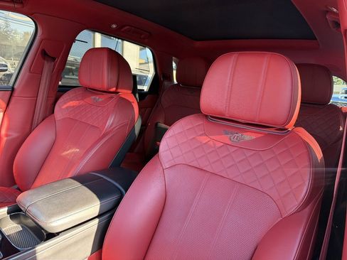 Used 2017 Bentley Bentayga AWD/4WD image 58