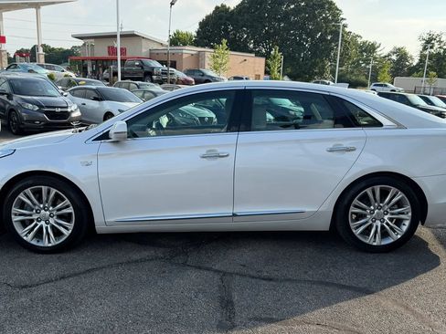 Used 2018 Cadillac XTS Luxury AWD/4WD image 2