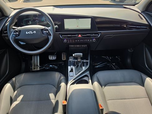 Certified 2024 Kia Niro EX Touring FWD image 12