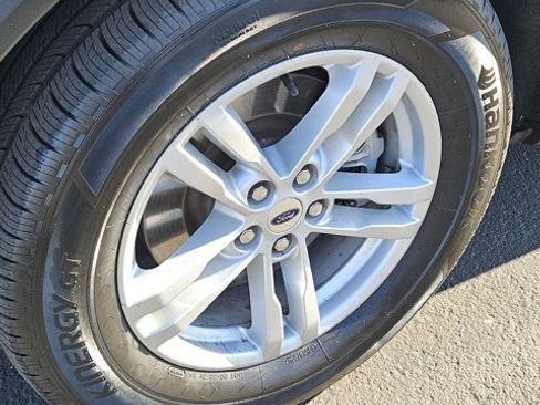 Certified 2022 Ford Explorer XLT w/ Class IV Trailer Tow Package image 9