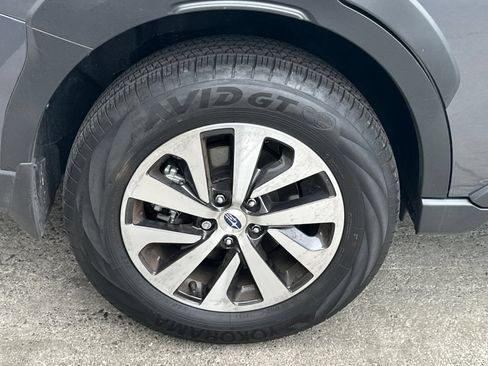 Used 2025 Subaru Outback Premium AWD/4WD image 4