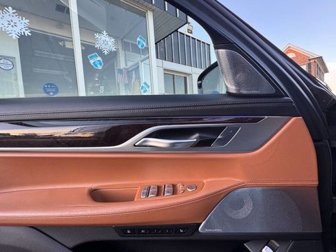 Used 2020 BMW 750i xDrive w/ Autobahn Package image 29