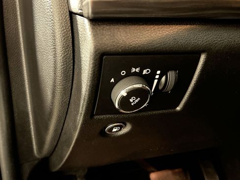 Used 2020 Jeep Grand Cherokee Altitude image 31