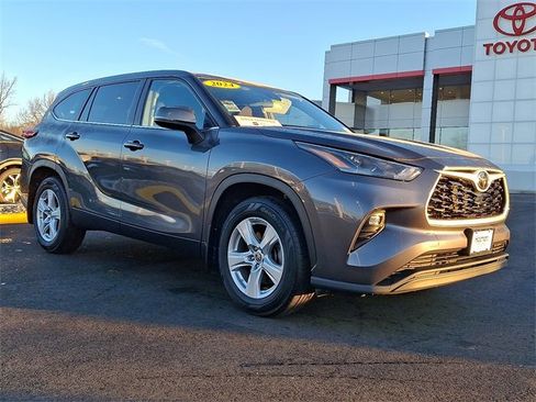 Certified 2024 Toyota Highlander LE image 2