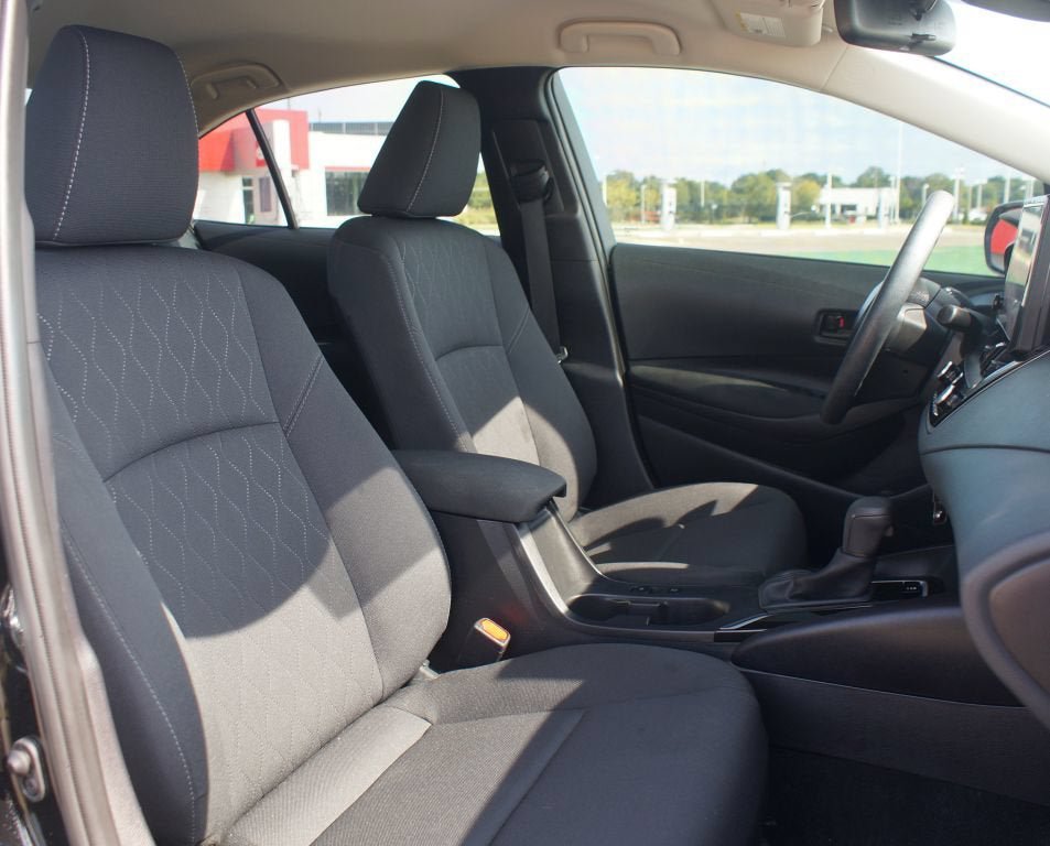 Used 2026 Toyota Corolla LE FWD image 21