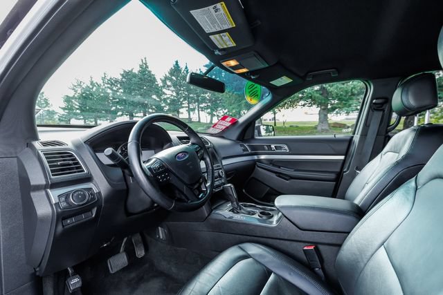 Used 2016 Ford Explorer XLT w/ Equipment Group 202A FWD image 11