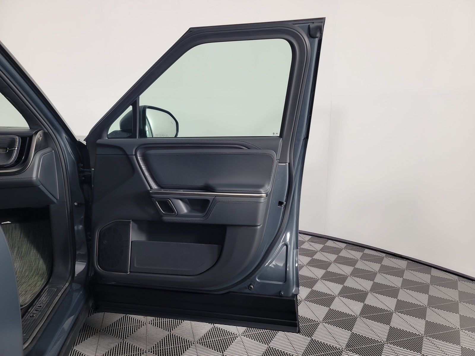 Used 2024 Rivian R1T Adventure Dual AWD/4WD image 18
