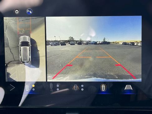 Used 2025 Chevrolet Equinox LT w/ Convenience Package II image 8