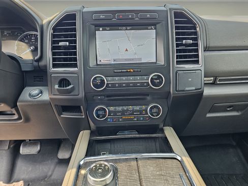 Used 2018 Ford Expedition Limited w/ Equipment Group 301A RWD image 12