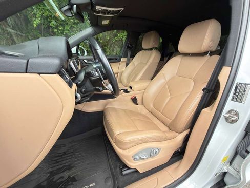 Certified 2021 Porsche Macan AWD/4WD image 9