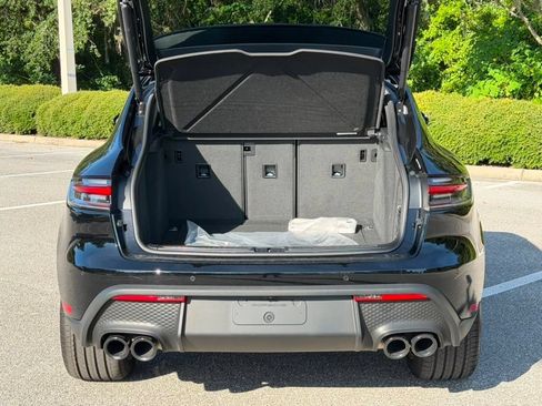 Certified 2026 Porsche Macan AWD/4WD image 17
