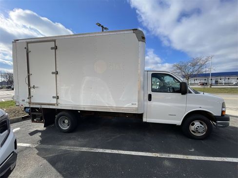 Used 2014 Chevrolet Express 4500 w/ RV Package image 5