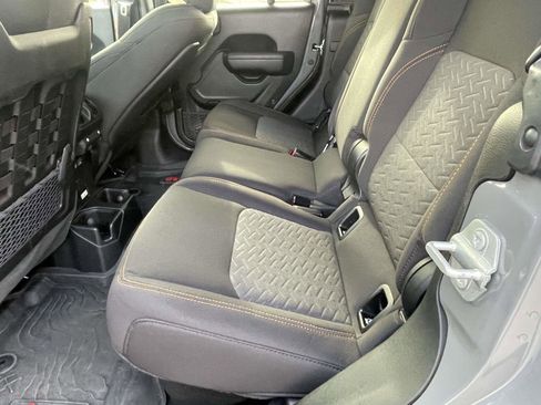 Used 2023 Jeep Gladiator Mojave image 19
