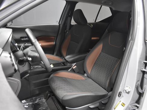 Certified 2022 Nissan Kicks SR FWD image 5