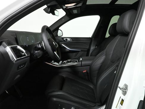Used 2026 BMW X5 xDrive40i w/ M Sport Package image 3