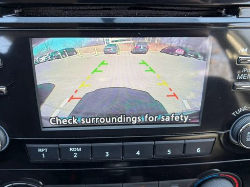 Used 2017 Nissan Rogue S AWD/4WD image 20
