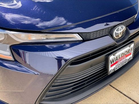Used 2025 Toyota Corolla LE FWD image 34