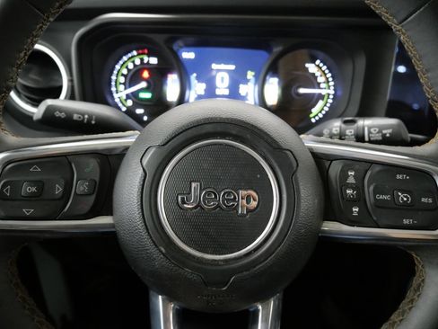 Used 2024 Jeep Wrangler Unlimited Sahara AWD/4WD image 17