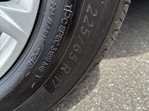 Used 2024 Chevrolet Equinox LS w/ LS Convenience Package image 32